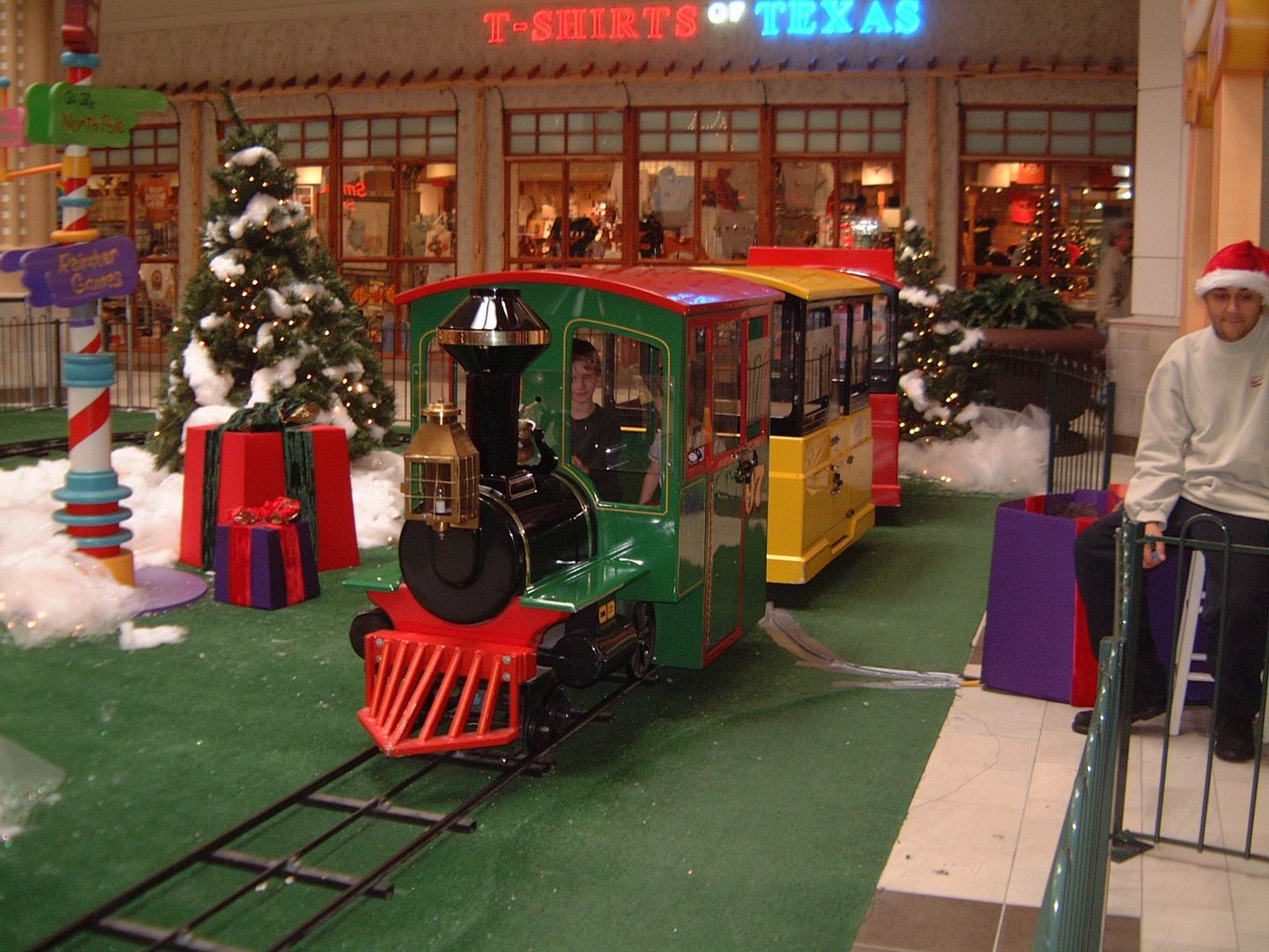 2003-12-16-04-Dax-Chance-Visit-Santa.JPG